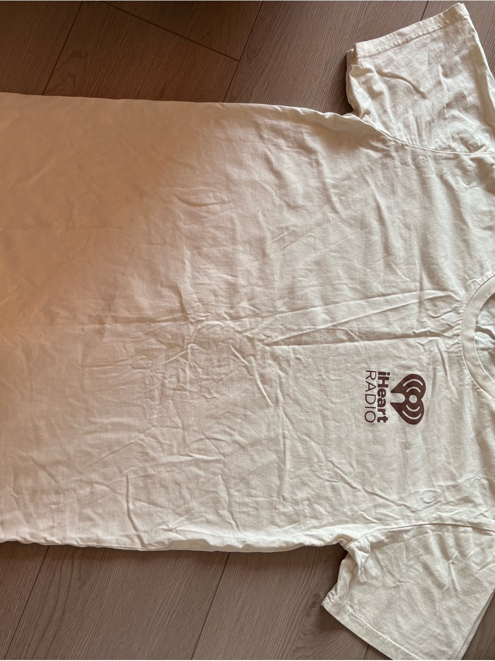 iHeartRadio Logo Tee in Light Cream